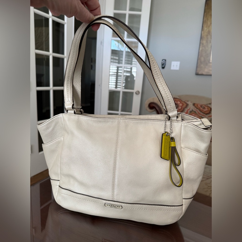 Gorgeous Coach White Leather Shoulder Bag with Yellow Accent Charm